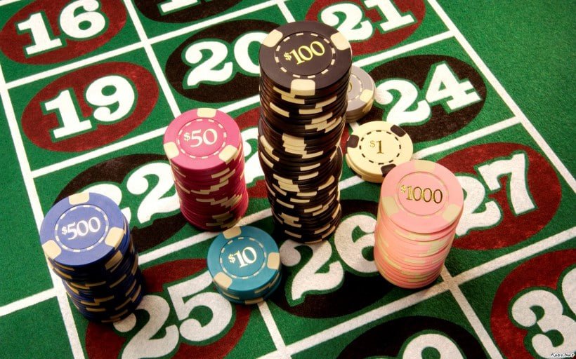 Feature cards showing account safety and privacy choices for players